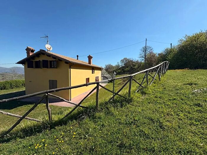 Casa con 6 locali in vendita in Località Monteluiano, Gubbio