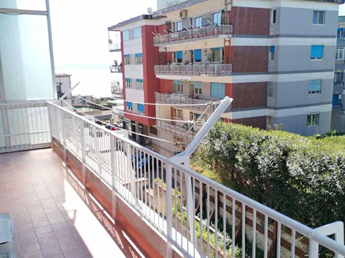 Appartamento trilocale in affitto in via MANZONI, Posillipo, Napoli