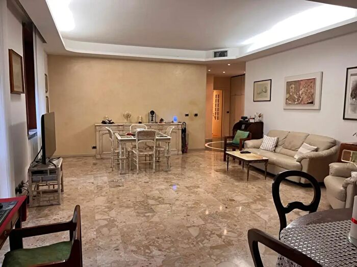 Appartamento con 5 locali in vendita in Vicolo Edilizia, Piacenza