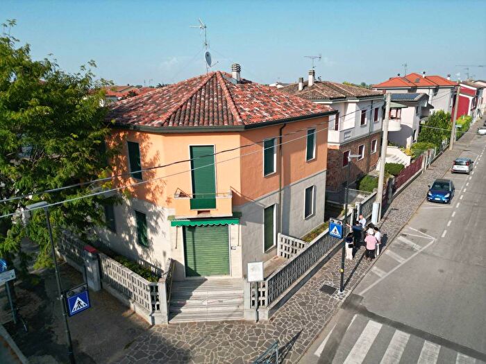 Casa con 6 locali in vendita in Via Giuseppe Garibaldi, Centro, Canneto sull'Oglio