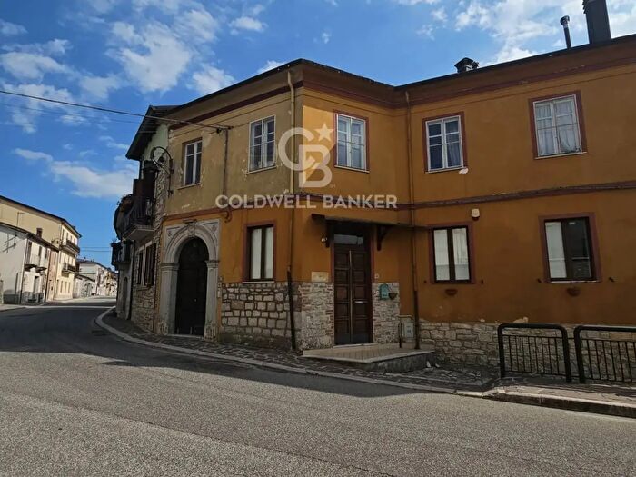 Appartamento con 7 locali in vendita in Via Roma Snc, Rionero Sannitico