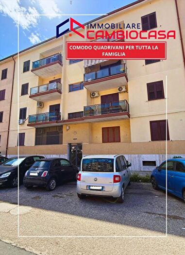 Appartamento trilocale in vendita in Via Lago di Garda, Taranto