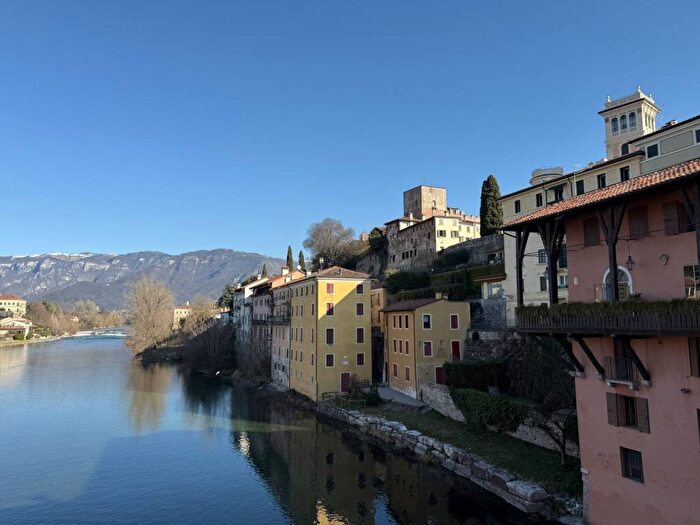 Appartamento con 5 locali in affitto in Via Angarano, Centro, Bassano del Grappa