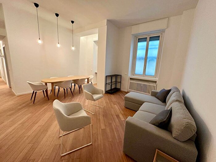 Appartamento trilocale in affitto in Viale Emilio Caldara, Quadronno Crocetta, Milano