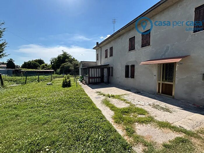 Casa con 5 locali in vendita in Rovigo