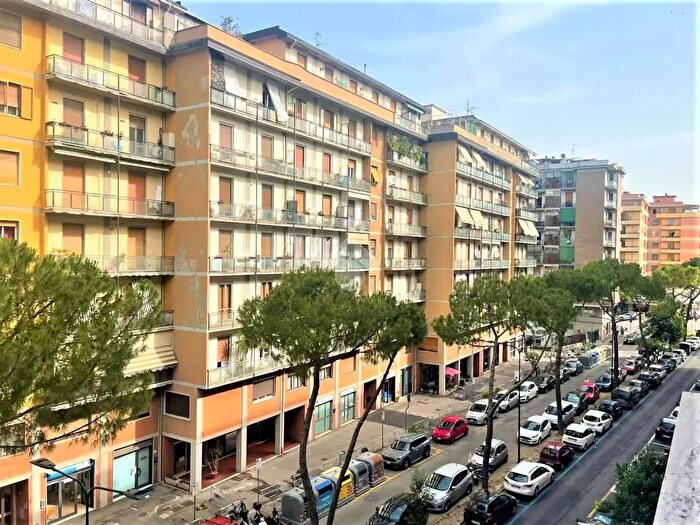 Appartamento trilocale in vendita in Via Caduti di Cefalonia, Firenze
