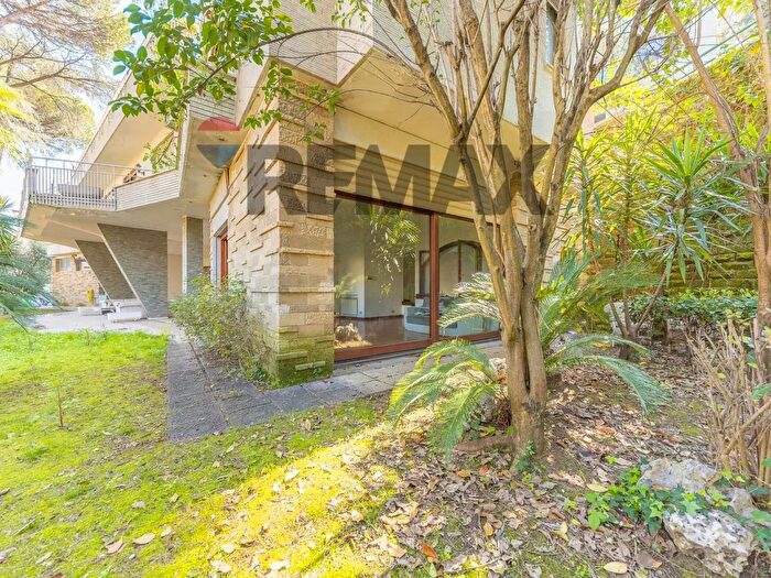 Casa con 20 locali in vendita in Roma
