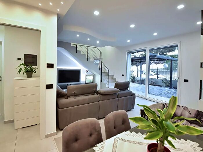 Casa quadrilocale in vendita in Via del Carso, Appiano Gentile