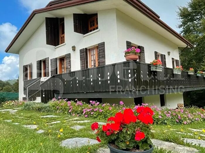 Casa con 12 locali in vendita in Solagna