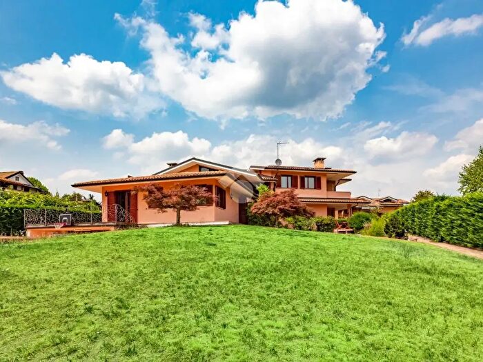 Casa con 13 locali in vendita in Via Monginevro, Rivalta Di Torino