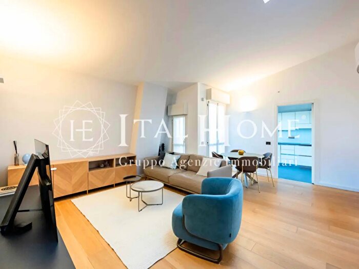 Appartamento quadrilocale in vendita in Via Cosenz, Milano