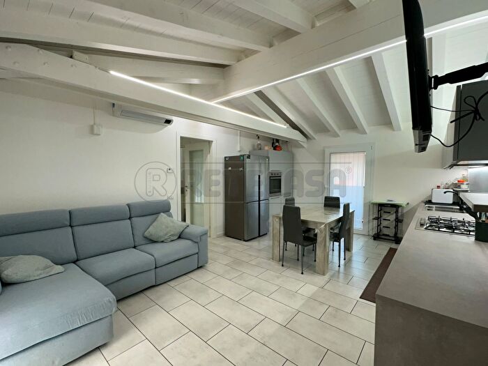 Appartamento con 5 locali in vendita in Via Aprile, Chiopris Viscone