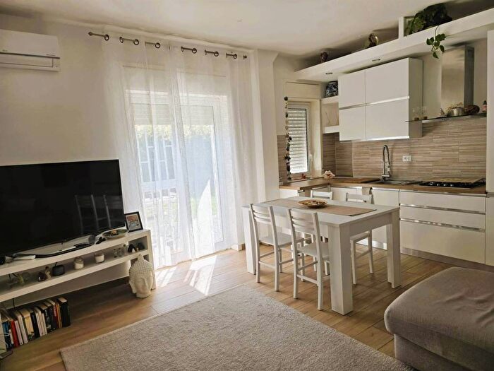 Appartamento bilocale in affitto in Via Aprile, Centro, Aci Castello