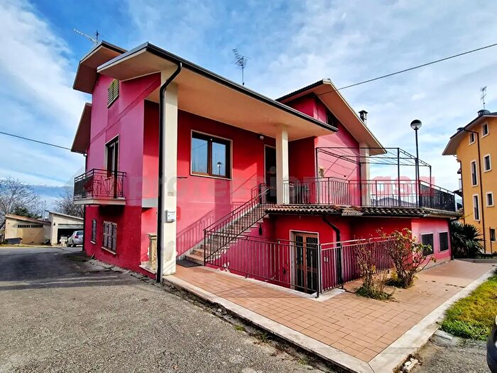 Appartamento quadrilocale in affitto in Via lAquila, LAquila