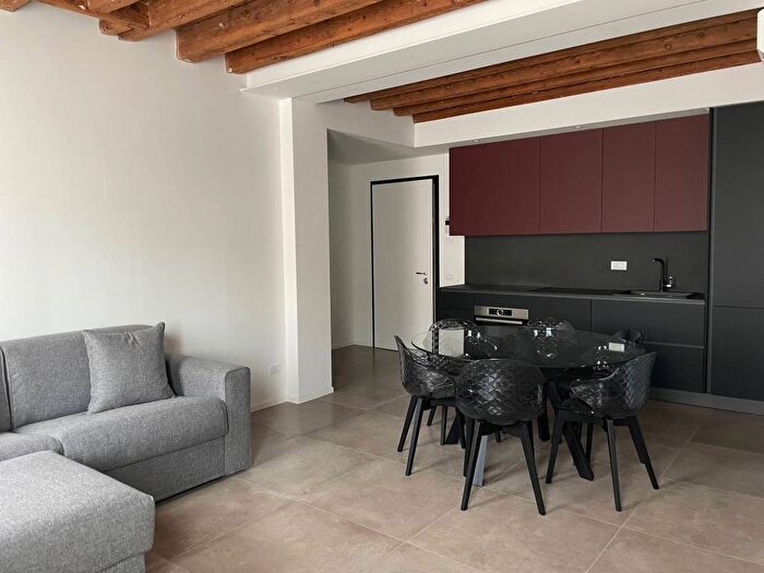 Appartamento trilocale in affitto in Riviera Martiri della Libertà, Centro, Dolo