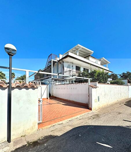 Appartamento trilocale in vendita in Via della Rosa Canina, Terracina