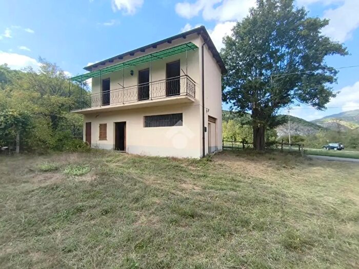 Casa con 12 locali in vendita in Località Stubbie, Pareto
