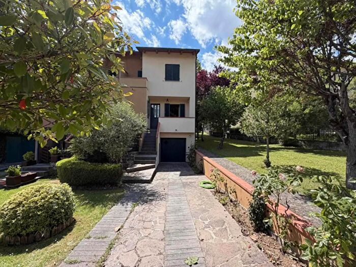 Casa quadrilocale in vendita in Via Poggetto Poderina, Bibbiena