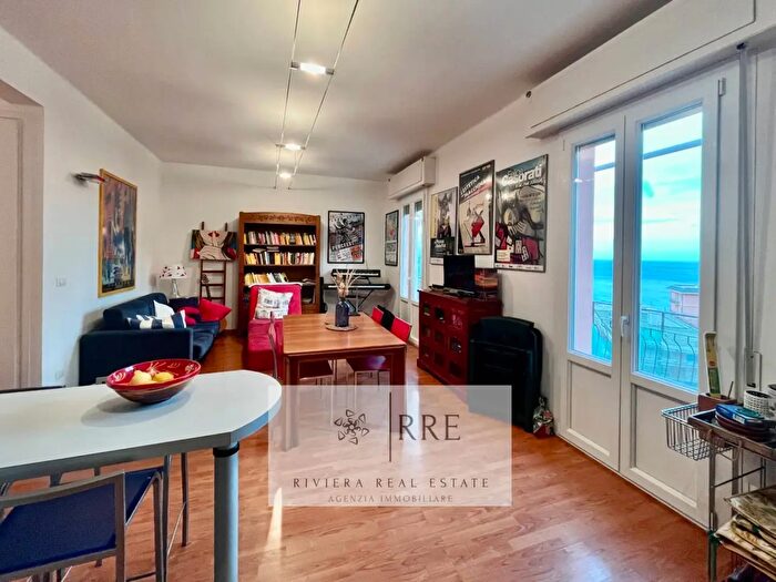 Appartamento trilocale in vendita in Via Colla Micheri, Laigueglia