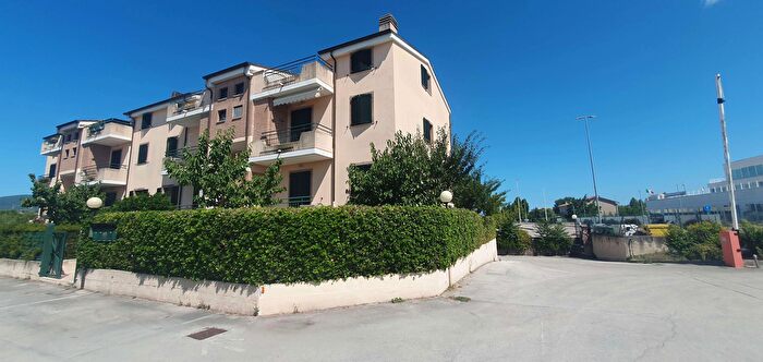 Appartamento trilocale in vendita in Via Agnelli, Osimo