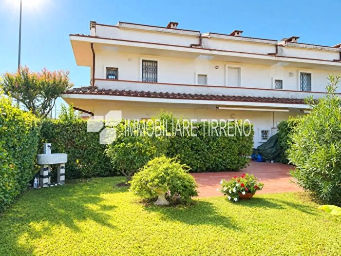 Casa quadrilocale in vendita in Gofrigido, Massa