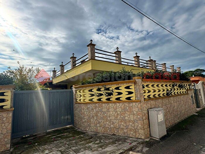 Casa trilocale in vendita in Via Acetose, Leporano