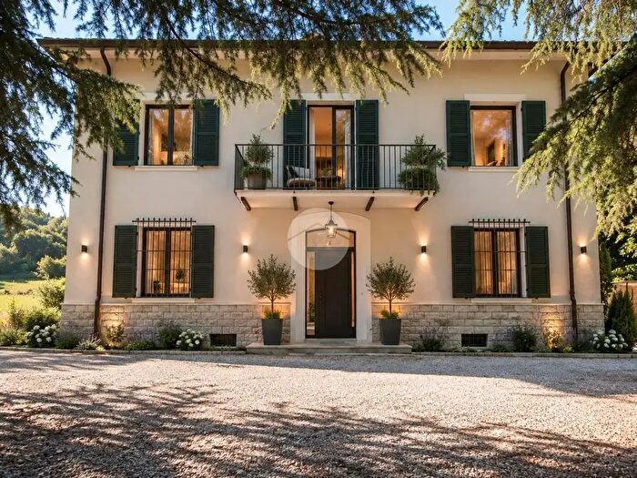 Casa con 7 locali in vendita in Via S Carlo, Cesena