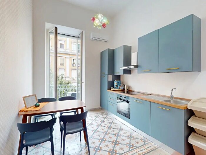 Appartamento trilocale in vendita in Corso Novara, Napoli