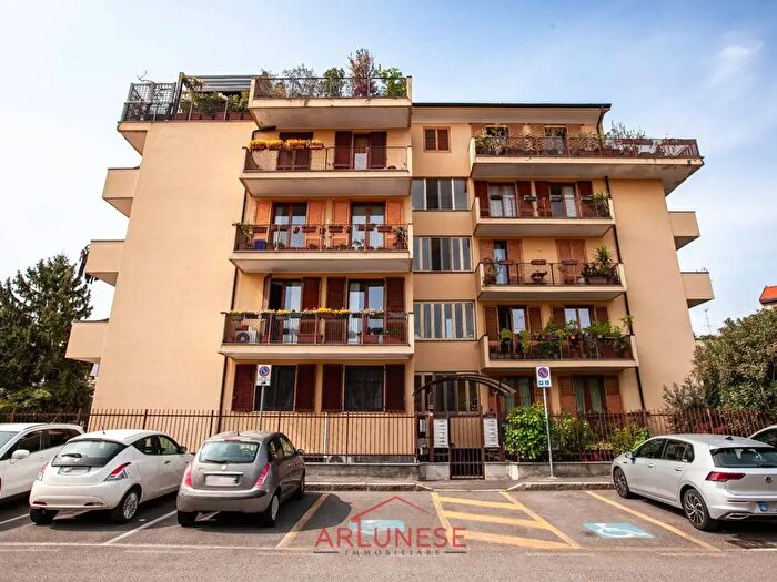 Appartamento trilocale in vendita in Via Mari, Parabiago