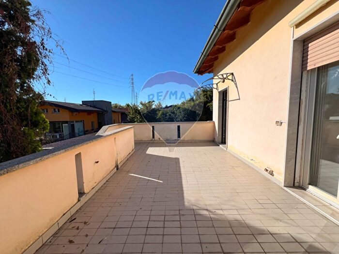 Appartamento trilocale in vendita in Via Pier Francesco Moia, Brugherio