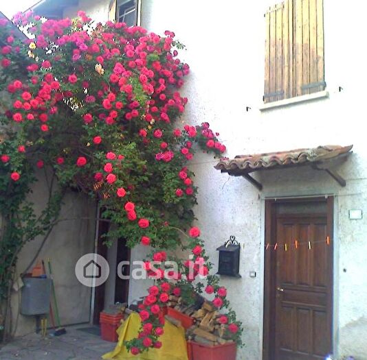 Casa con 7 locali in vendita in Santa Maria Della Versa