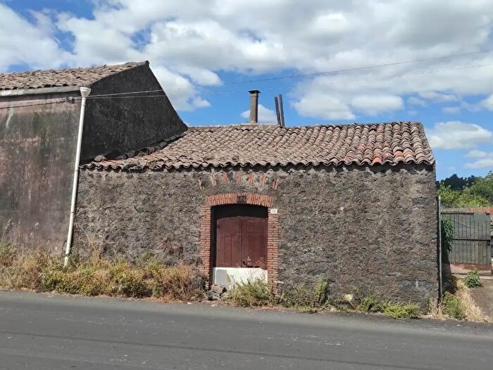 Casa con 6 locali in vendita in Via Penninazzo, Viagrande