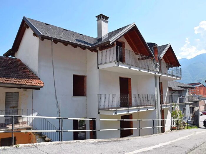 Casa con 7 locali in vendita in Via Paolo Marino, Villadossola