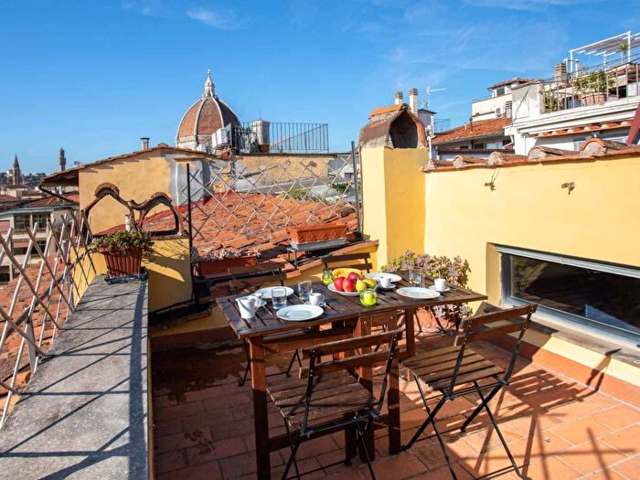 Appartamento trilocale in affitto in Via del Castellaccio, Duomo, Firenze