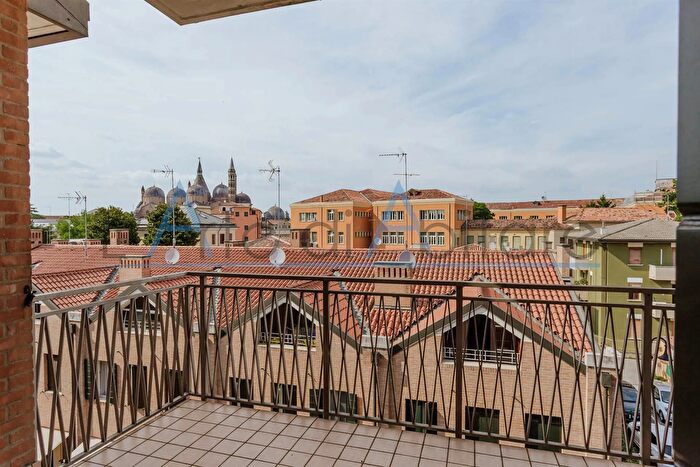 Appartamento con 10 locali in vendita in Padova, Padova