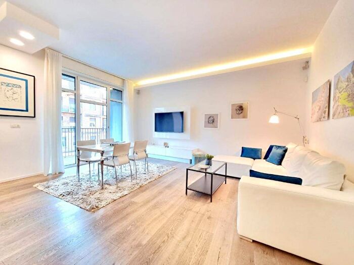 Appartamento con 5 locali in affitto in Via Elio Adriano, Ponte Nuovo, Milano