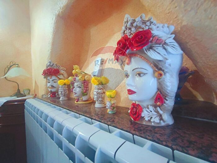 Appartamento con 5 locali in vendita in Viale Aldo Moro, Gaggi