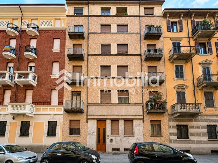 Appartamento trilocale in vendita in Via Amerigo Vespucci, Torino