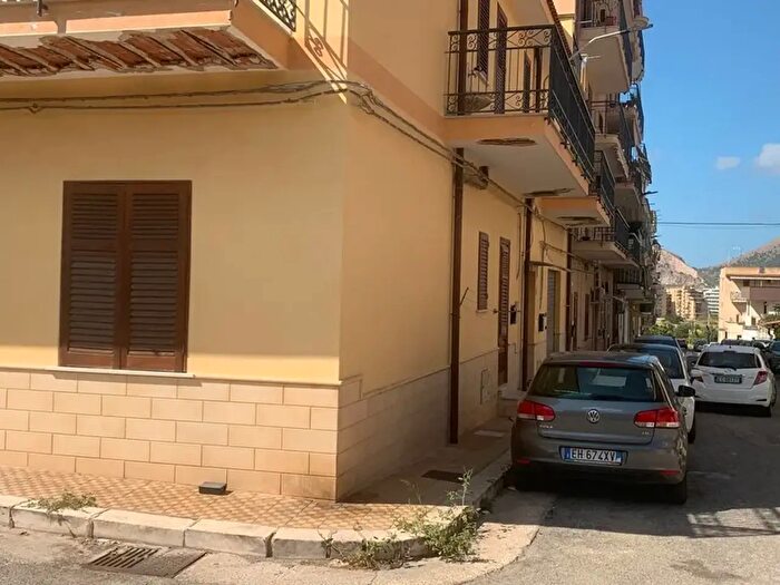 Appartamento con 5 locali in vendita in Via Tolomeo, Bagheria