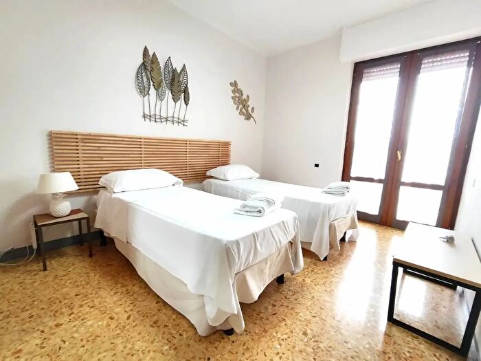 Appartamento con 7 locali in affitto in Massa