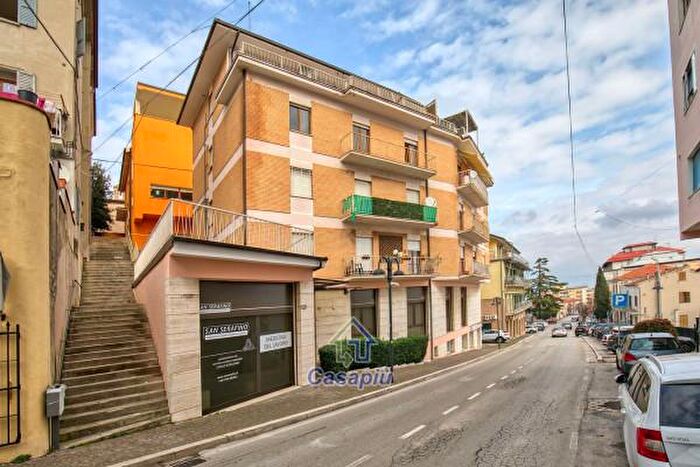 Appartamento con 6 locali in vendita in Via Elpidiense Sud, Montegranaro