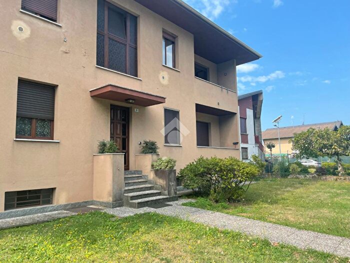 Appartamento trilocale in vendita in Via Carreggia, Cardano Al Campo