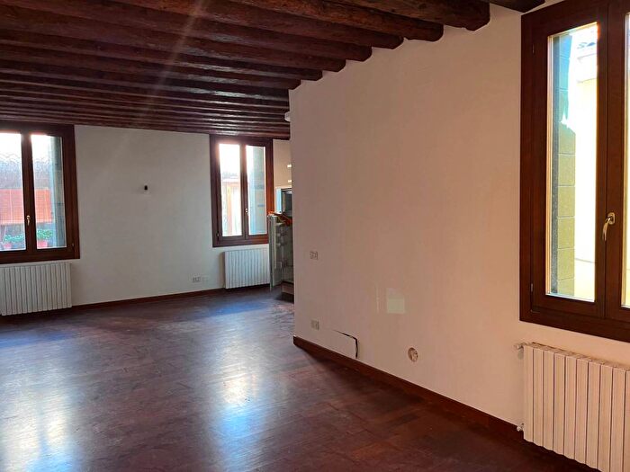 Appartamento trilocale in affitto in Dorsoduro San Barnaba, Venezia