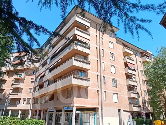 Appartamento con 6 locali in vendita in Piazza Medaglie d'Oro, Udine