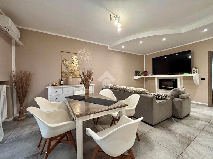 Appartamento trilocale in vendita in Via Cerutti, None