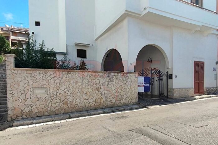 Casa quadrilocale in vendita in Via Perugia Matino, Matino