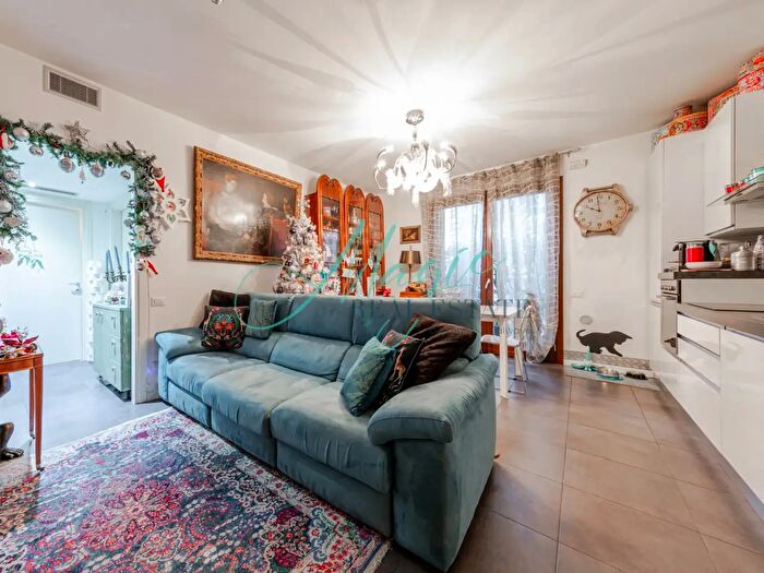 Appartamento trilocale in vendita in Viale Sarca, Milano