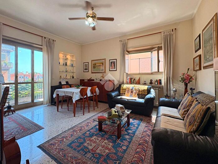 Appartamento trilocale in vendita in Via del Picchio, Roma