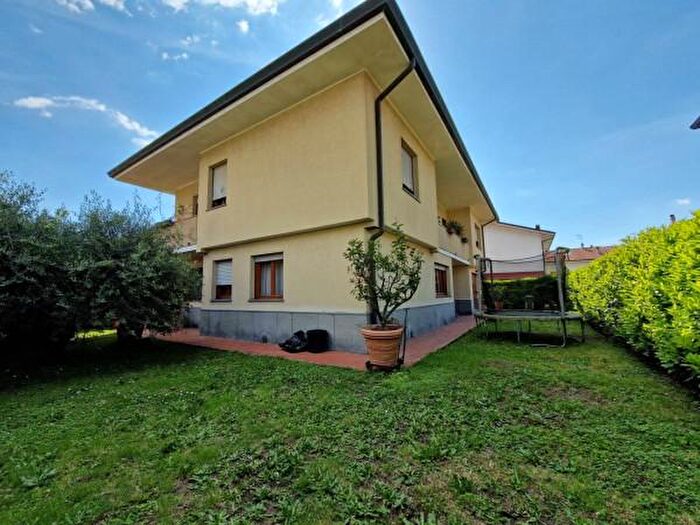 Casa con 6 locali in vendita in Via del Bozzo, Lucca