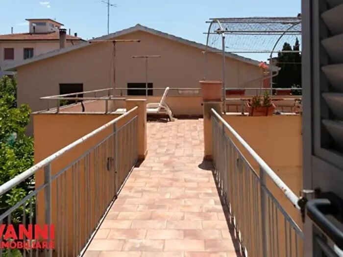 Appartamento con 6 locali in vendita in Via Monte San Daniele, Cecina